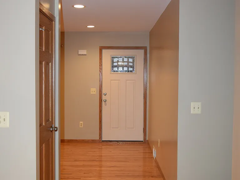 1140 Hull Ave — Photo 4