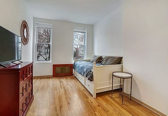3rd image of 1237 Putnam Ave Floor 2