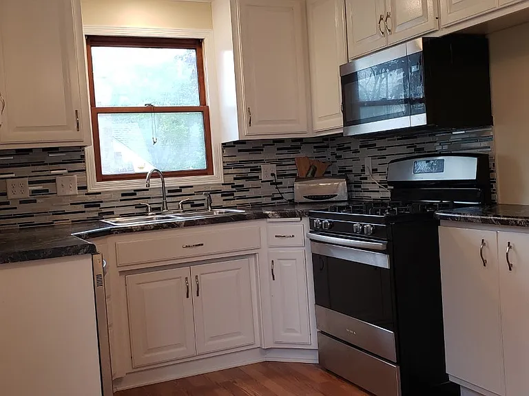 1348 6th St E — Photo 10