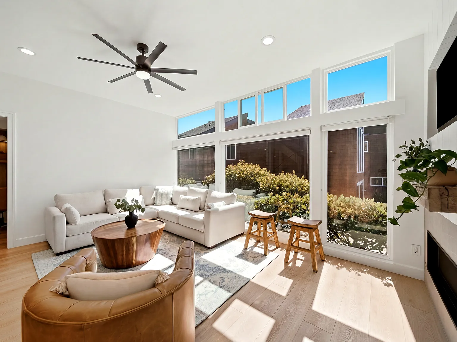 2 bed, 2.5 bath, 1500 sqft, $10,500 — Photo 3