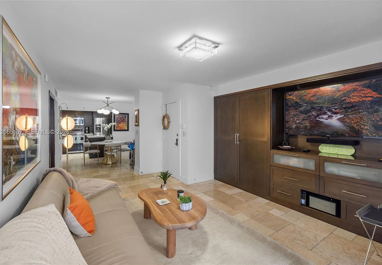 Oceanfront Plaza Condo — Photo 2