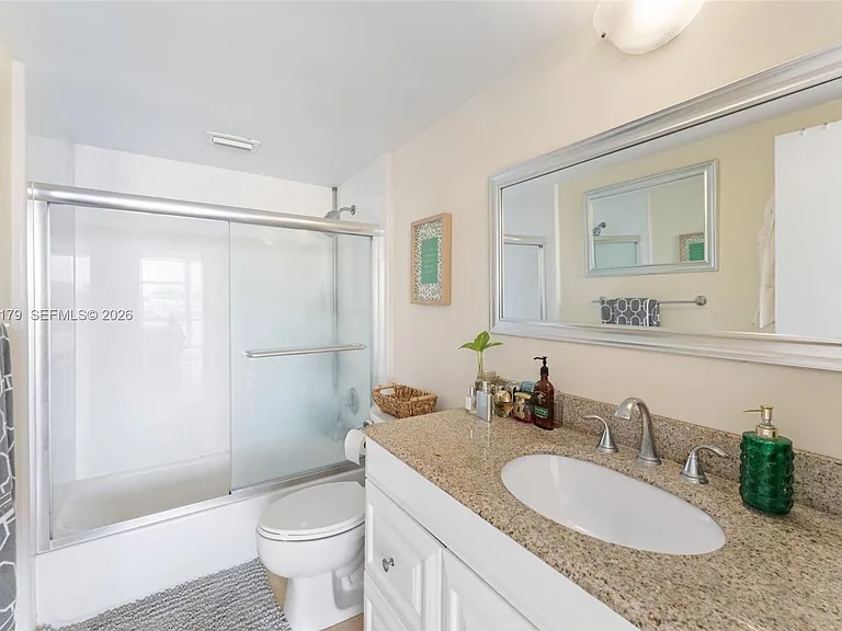 900 Bay Dr #421 — Photo 11