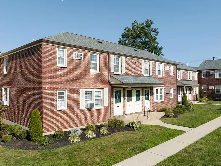 Riverview Gardens — Photo 10