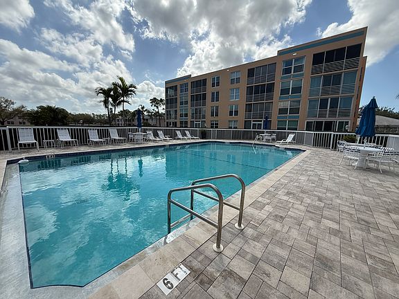 5th image of 4530 Pinebrook Cir APT 102