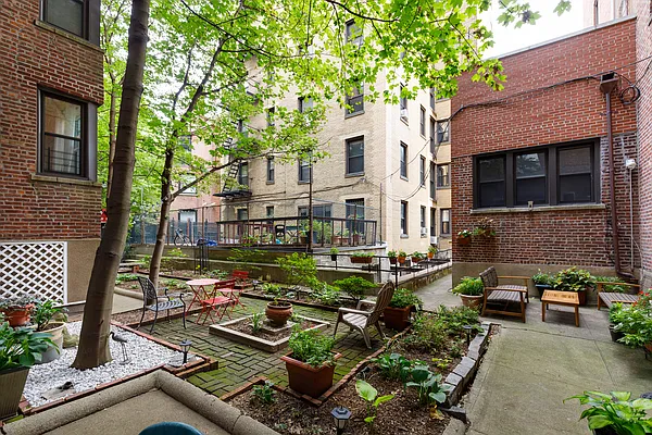 Sold by Compass | media 7