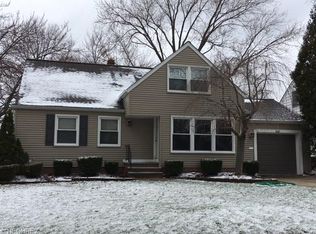 1340 Sunview Rd, Lyndhurst, OH 44124