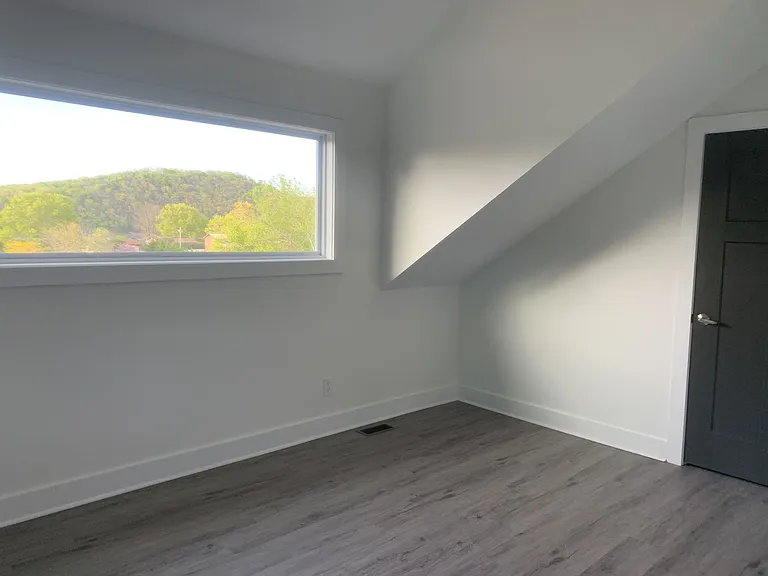 652 Oak Grove Rd — Photo 12