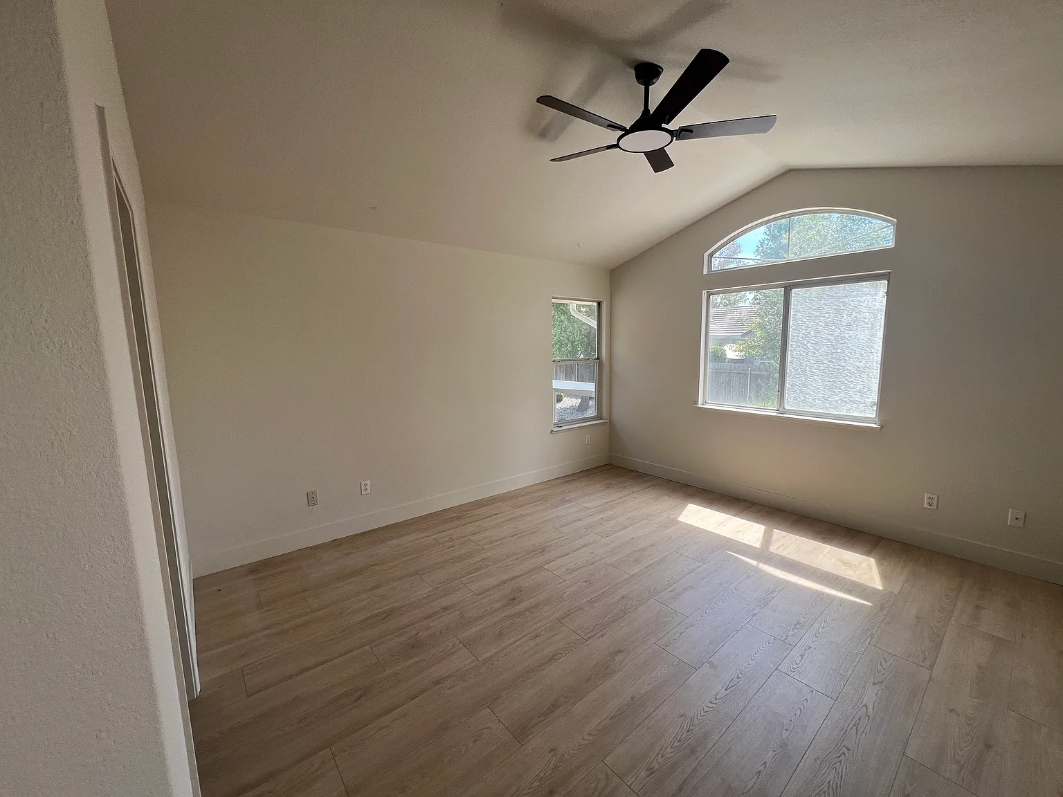 4 bed, 1819 sqft, $1,000 — Photo 2