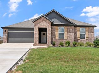 457 N Goose Xing, Farmington, AR 72730