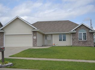 4206 SW Moundview Dr, Topeka, KS 66610