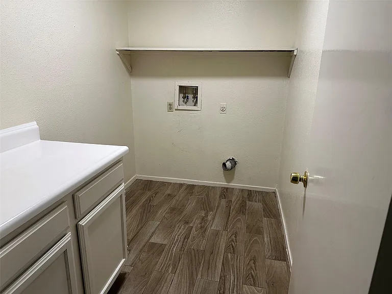 13910 Towne Way Dr — Photo 12