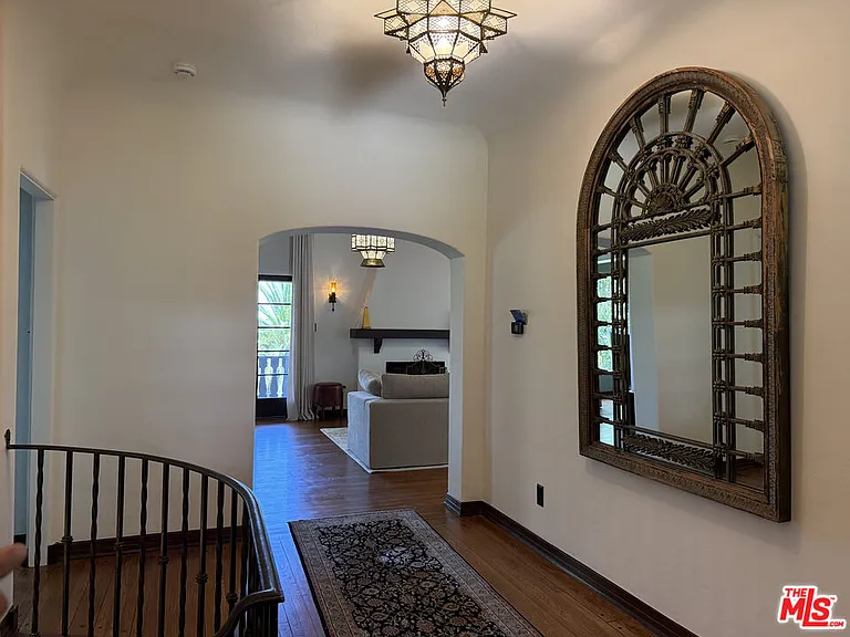 3475 N Knoll Dr — Photo 8