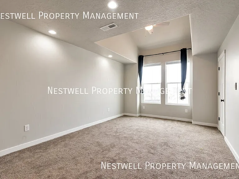 323 N 725 E — Photo 9