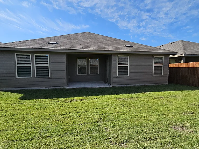 1441 Stuarts Forest Dr — Photo 9