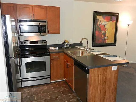 2nd image of 400 E Hillside Ct #7