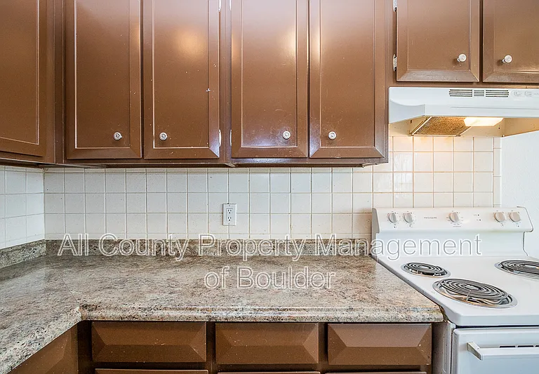 832 S Bowen St #A — Photo 4