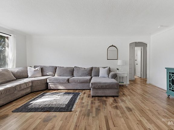 5th image of 1014 S Stanley St Unit 1