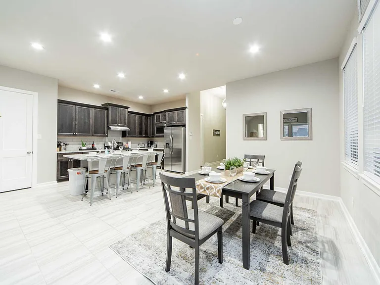 8719 Fox Trail Dr — Photo 2