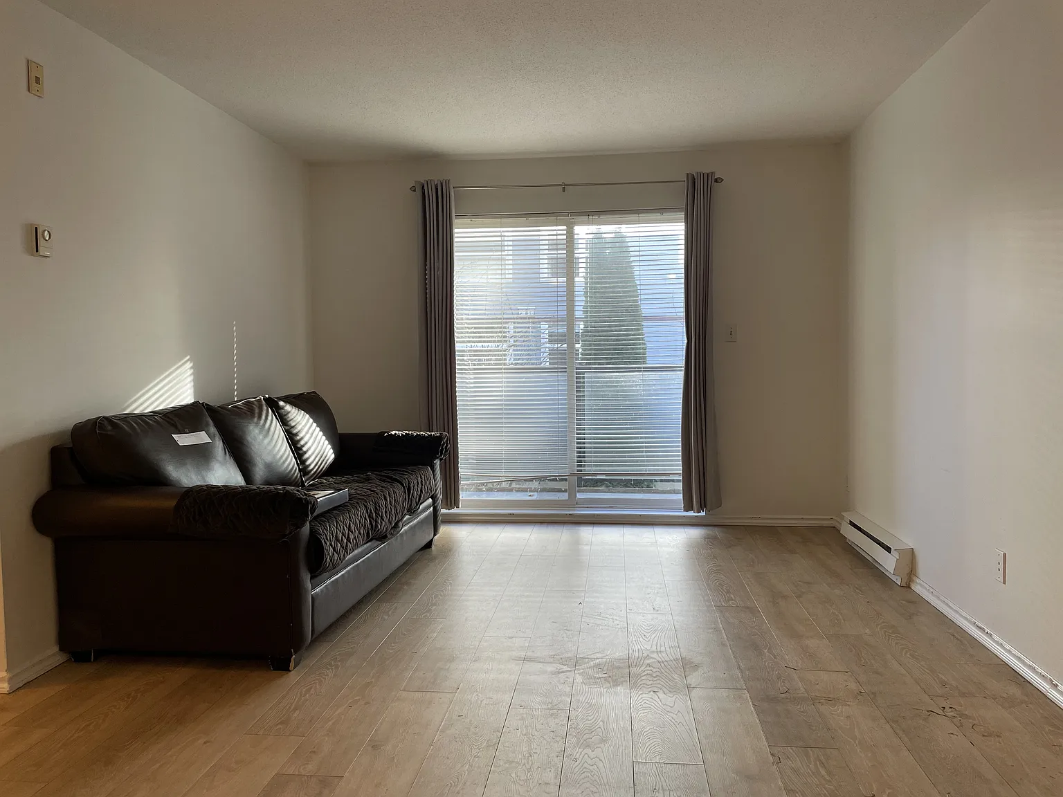 2 bed, 733 sqft, $2,400 — Photo 3