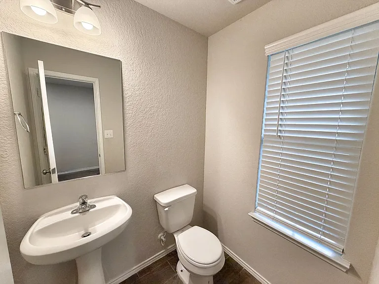 2432 Ayers Dr — Photo 3
