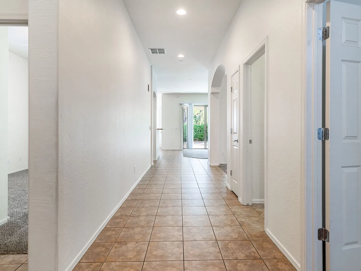 3 bed, 2161 sqft, $2,599 — Photo 1