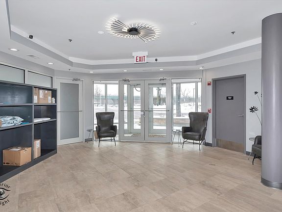 5th image of 400 Village Cir Unit 313