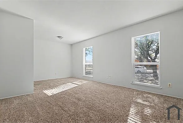 921 Middle Cove Dr — Photo 5