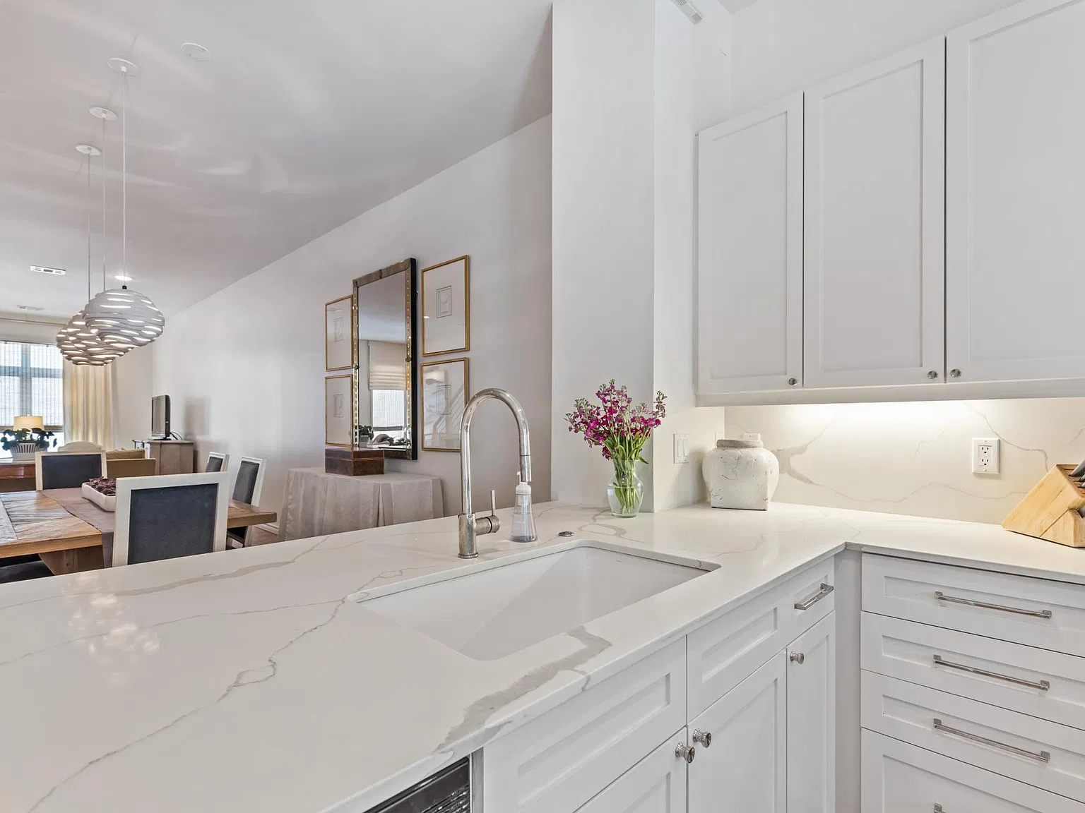 2 bed, 2.5 bath, 1707 sqft, $4,200 — Photo 4