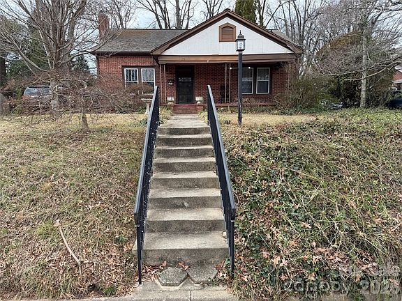 3rd image of 132 W Stewart Ave