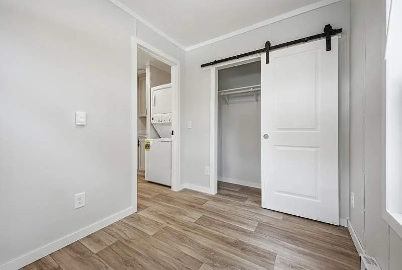 1 bed, 1.0 bath, 396 sqft, $1,150 — Photo 2