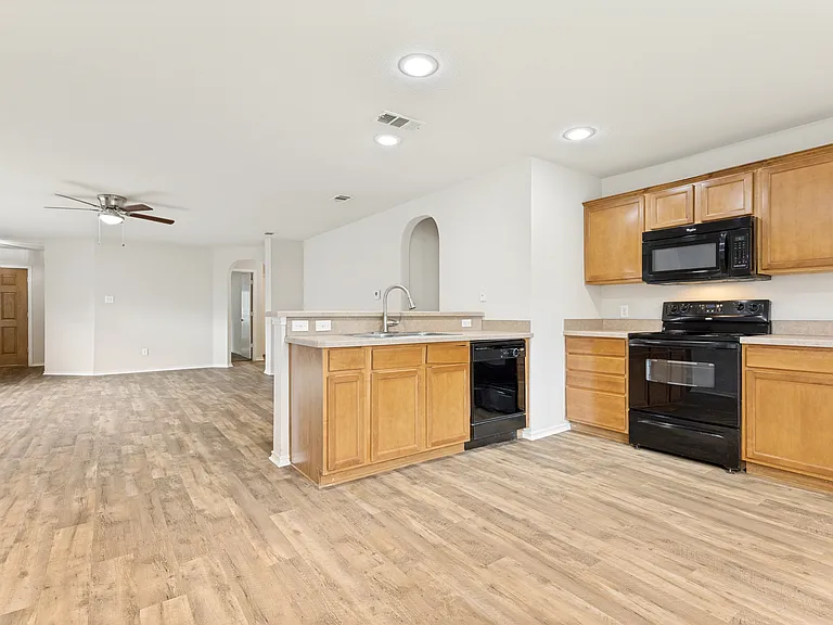 556 Winbridge Ln — Photo 9