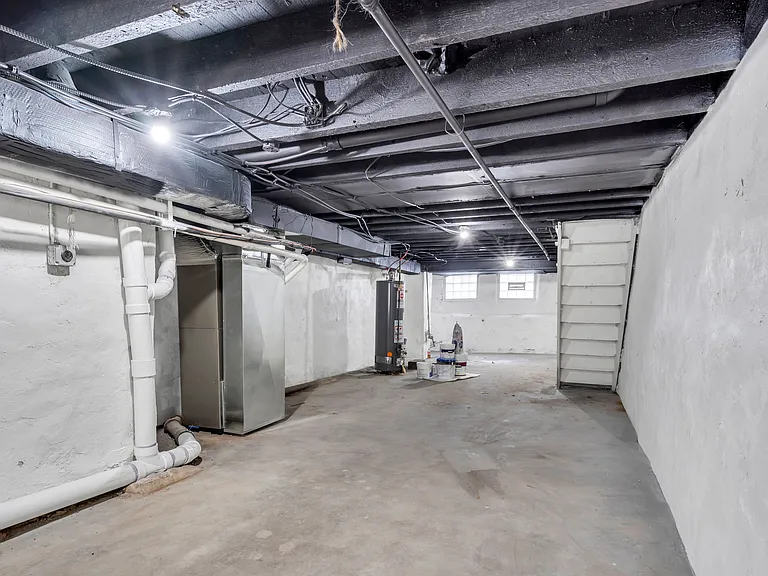241 N Ruby St — Photo 35