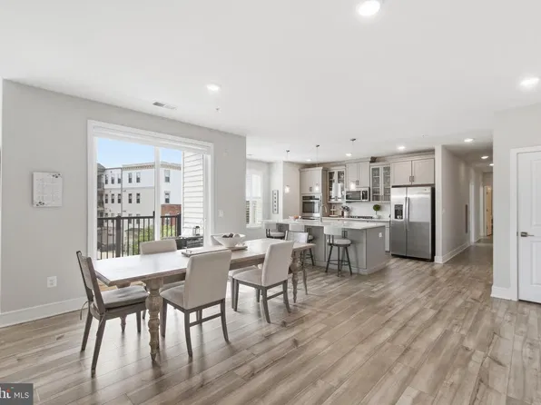 23639 Golden Embers Sq Unit 302, Ashburn, VA 20148