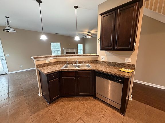 5th image of 1305 Hill View Cir