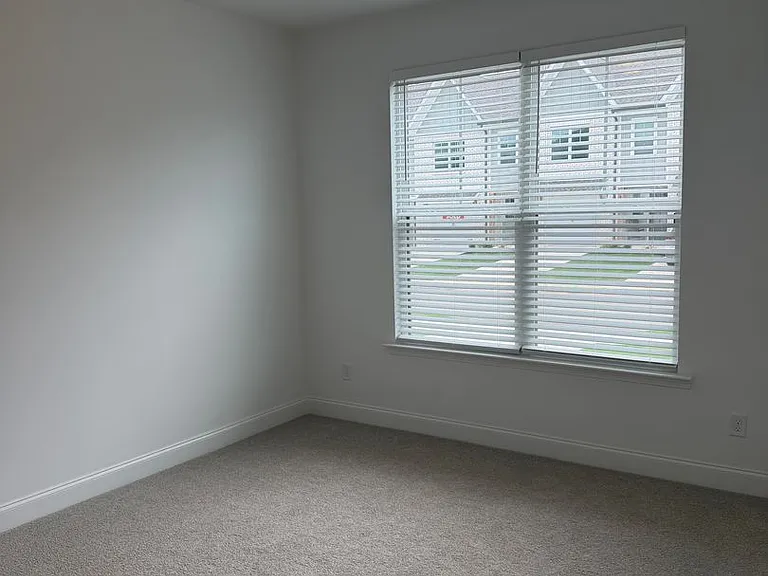 8760 James Creek Dr — Photo 3