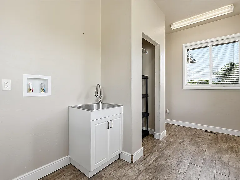 270 NW 5th St — Photo 18