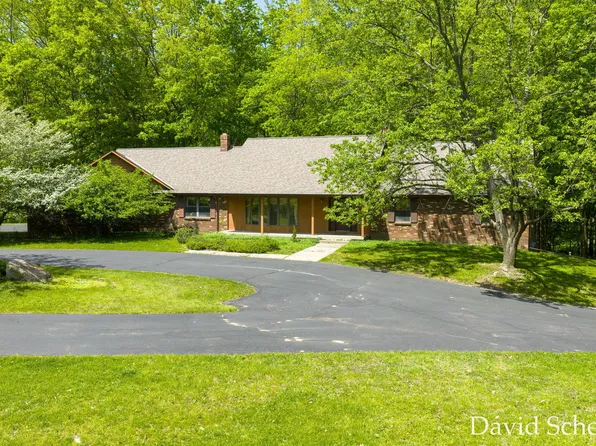 10225 River Shore Dr SE, Caledonia, MI 49316