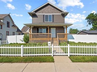 320 6th St SW, Cedar Rapids, IA 52404