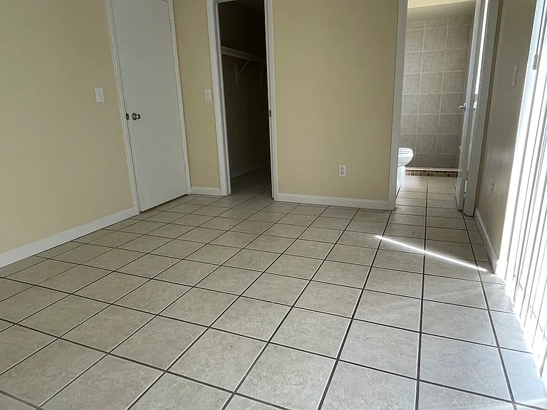 12068 Club Woods Dr — Photo 14
