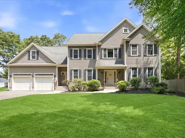 29 Brastow Dr, Medfield, MA 02052