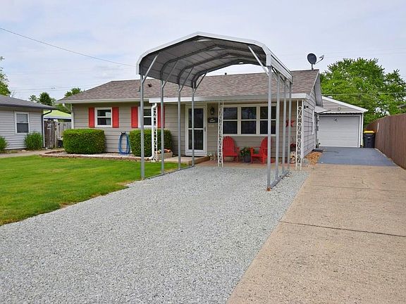 3rd image of 2730 Dakota Dr