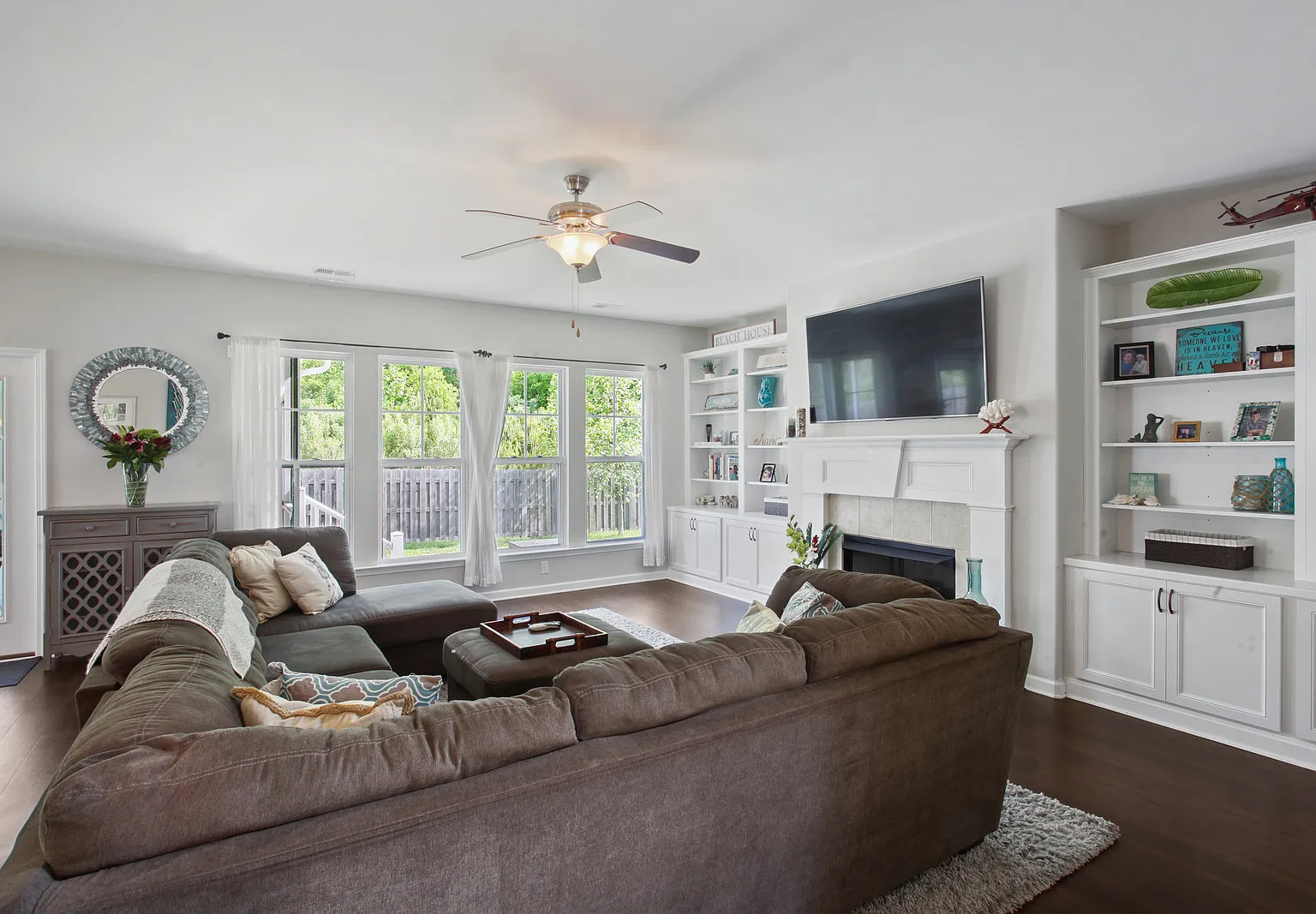 4 bed, 2.5 bath, 2950 sqft, $3,100 — Photo 2