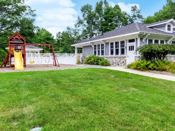 5 Georgia Ct, Pentwater, MI 49449
