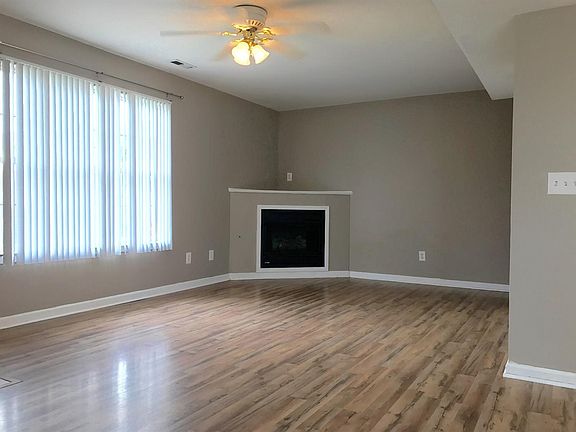3rd image of 629 Sherard Cir