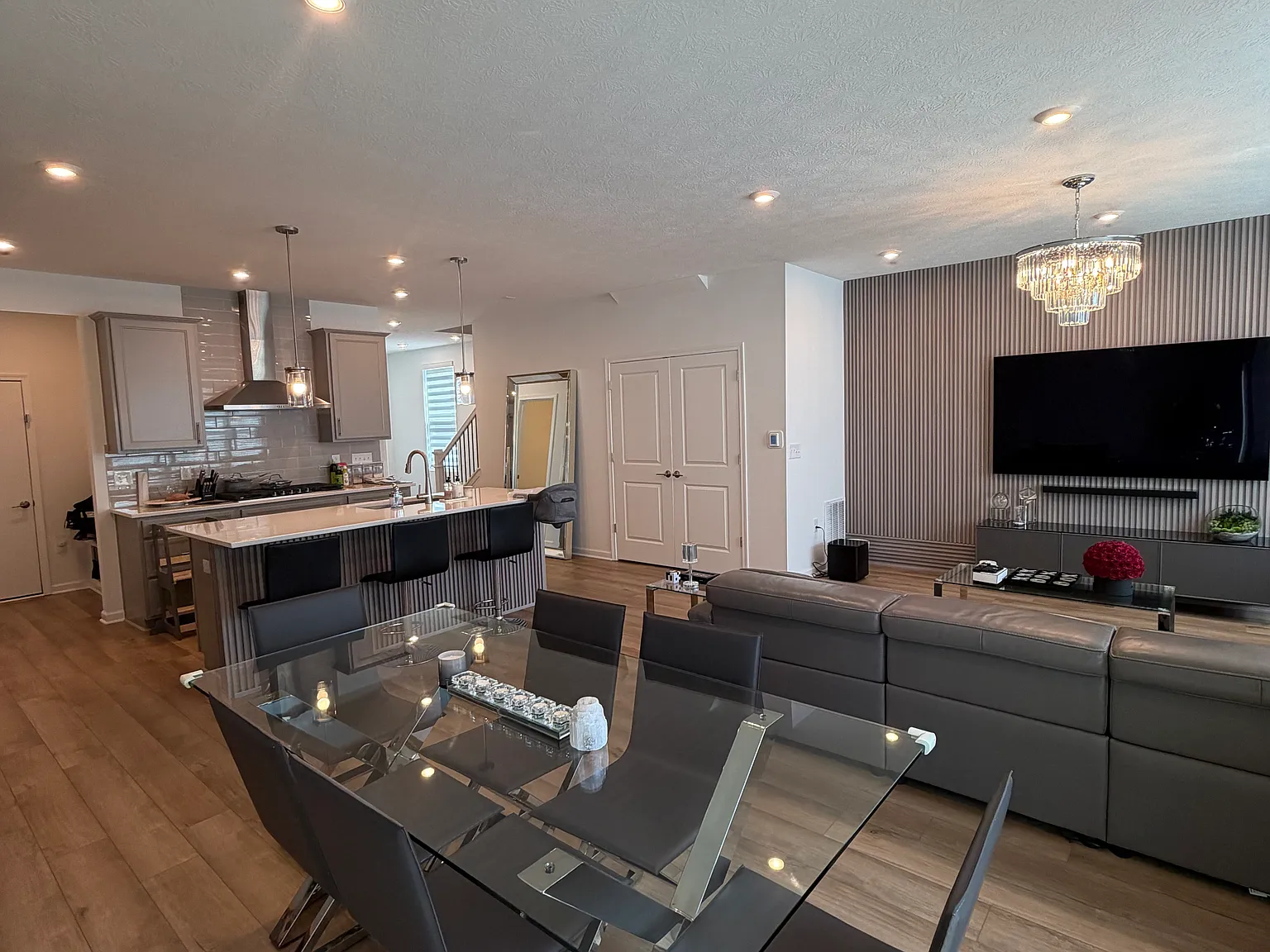 3 bed, 2265 sqft, $3,400 — Photo 1