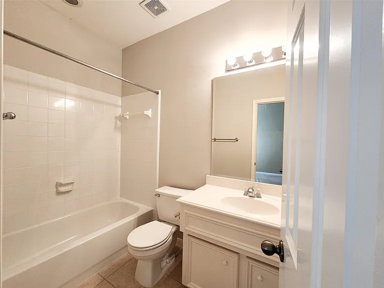 2637 W Dallas St — Photo 18