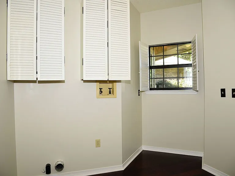116 Baywind Dr — Photo 32