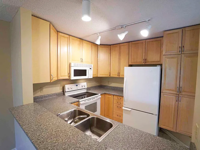 7602 York Ave S #7318 — Photo 1