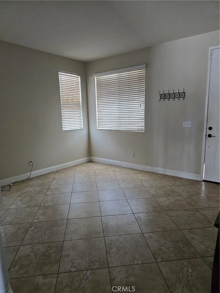5 bed, 2787 sqft, $3,395 — Photo 4