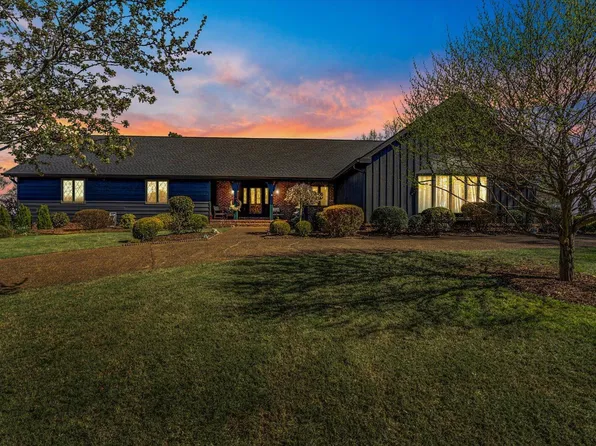 1724 Colonial Shores Dr, Hixson, TN 37343